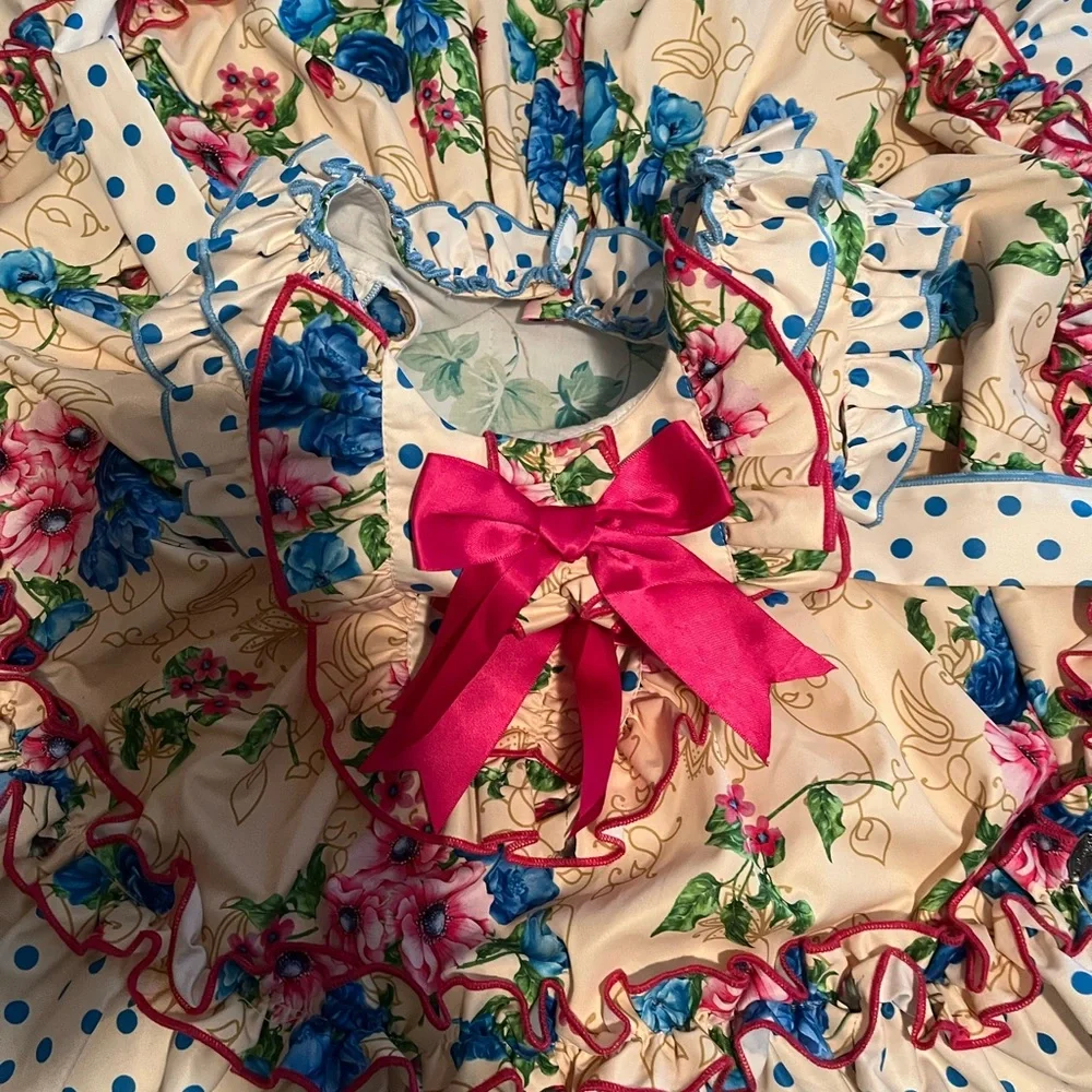 beautiful little dress worn twice for a wedding party ..excellent condition - Picture 2 of 5